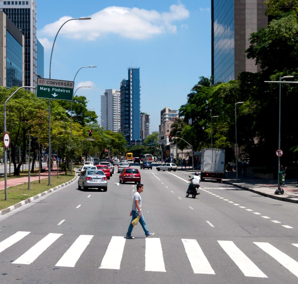 Avenida Faria Lima, cruce de peatones