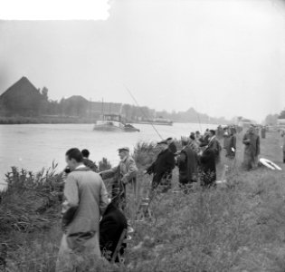 Bejaarden uit vissen Overzicht van de bejaarden aan het Noord-Holland Kanaal, Bestanddeelnr 912-5804