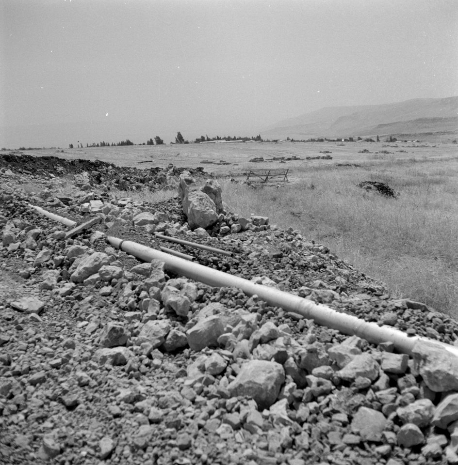 Bevloeiingswerken bij de kibboets Hakuk bij het Meer van Tiberias Waterleidings, Bestanddeelnr 255-4799
