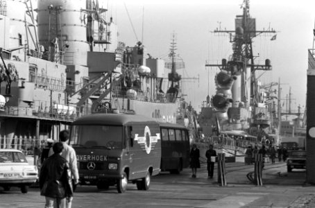 Bezoek Nato-oorlogsschepen in Amsterdam schepen van de Standing Naval force, Bestanddeelnr 928-2446