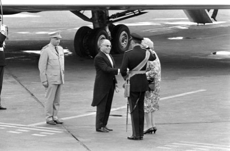 Bezoek President Bourguiba van Tunesie, begroeting koningin Juliana , President , Bestanddeelnr 919-3247