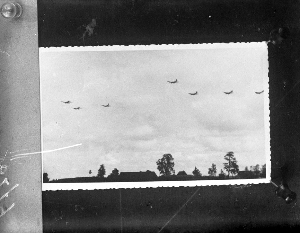 Bevrijdingsbeelden- Voedseldroppings boven Nederland, Bestanddeelnr 900-6273