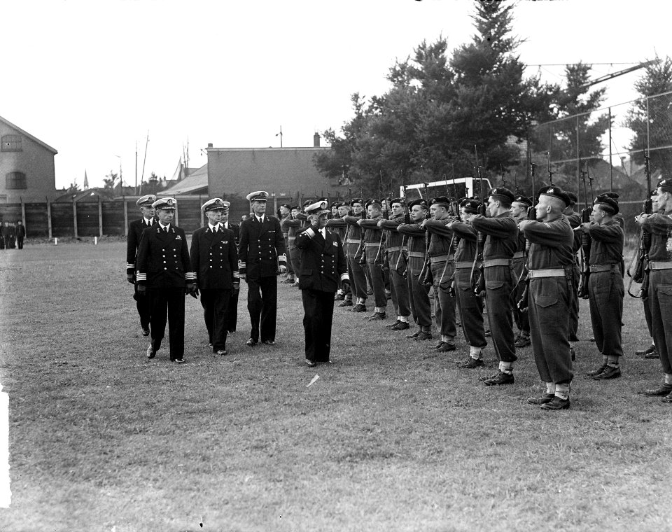 Bezoek aan de Argis van Admiraal Helfrich, Bestanddeelnr 903-0234