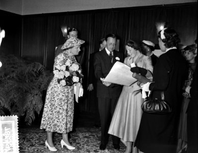 Bezoek Prinses Beatrix aan Amsterdam. Bezoek aan het Internationaal Cultureel Ce, Bestanddeelnr 907-8559