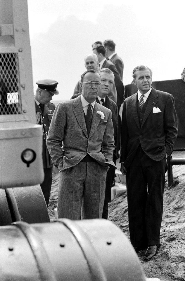 Bezoek Prins Bernhard aan Zeeland fabriek van Smit en Bolnes te Zierikzee, recht, Bestanddeelnr 913-7514