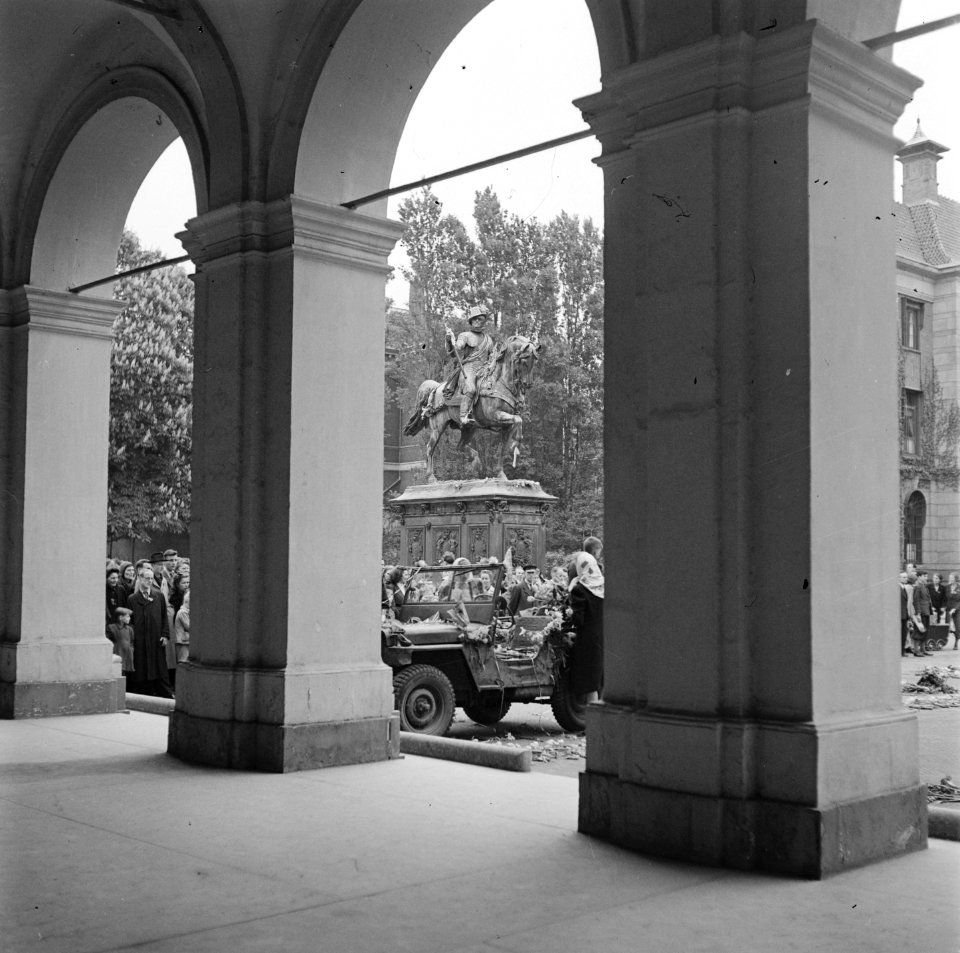 Bevrijding van Den Haag Paleis Noordeinde, Bestanddeelnr 900-2875