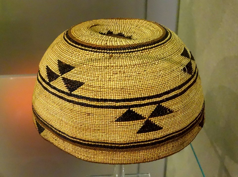 Basket hat, Hoopa, before 1927, willow, maidenhair fern - Oakland Museum of California - DSC05073