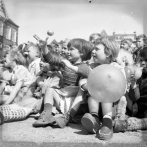 Bevrijdingsdag in de Karthuizerspeeltuin, Bestanddeelnr 909-5404