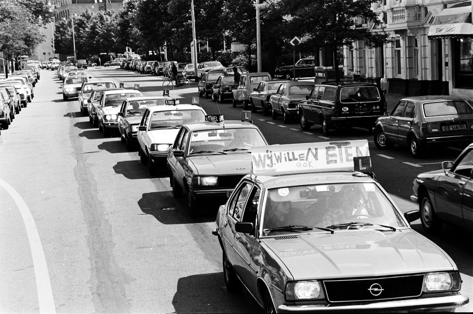 Betogingen, lesgelden, autos, Bestanddeelnr 930-3399