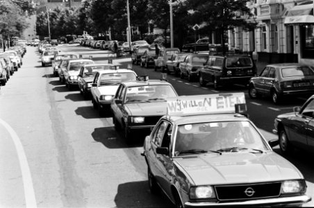 Betogingen, lesgelden, autos, Bestanddeelnr 930-3399