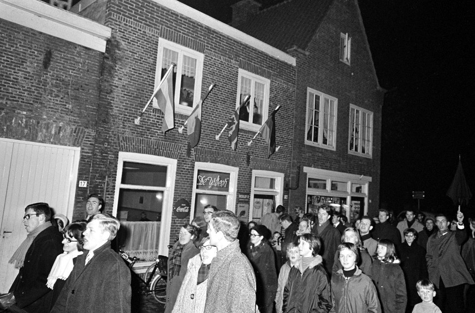 Betogingen, avondbeelden, Bestanddeelnr 919-7536