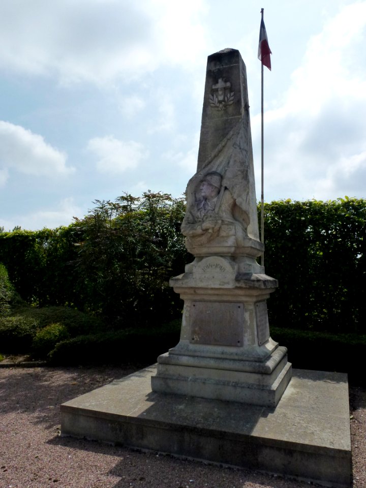 Berthouville (Eure, Fr) monument aux morts