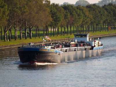 Bernhard Burmester ENI 08043015 at the Amsterdam-Rhine Canal, pic1