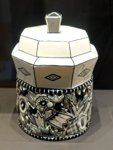 Biscuit box for the Hermann Bahlsen Company, by Emanuel Josef Margold, c. 1912-1915, tinplate and paper - Museum Künstlerkolonie Darmstadt - Mathildenhöhe - Darmstadt, Germany - DSC06079