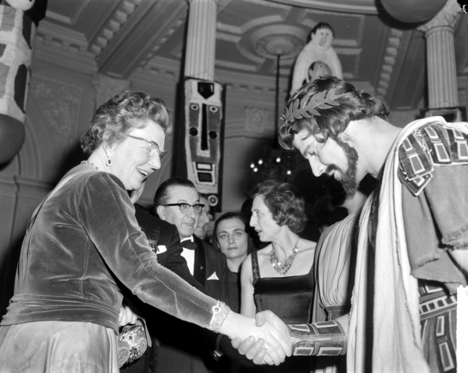 Bezoek koningin Juliana aan gala-avond Europa en het Boek in het Concertgebouw, Bestanddeelnr 914-9786