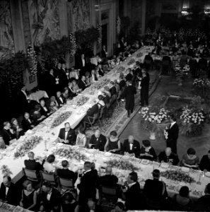 Bezoek Koning Olav van Noorwegen aan Rotterdam, in de Burgerzaal van stadhuis we, Bestanddeelnr 916-8694