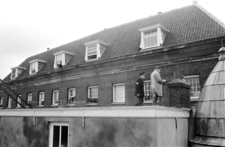 Bezetting Maagdenhuis Amsterdam, door studenten politie op dak Maagdenhuis, uit , Bestanddeelnr 922-4348