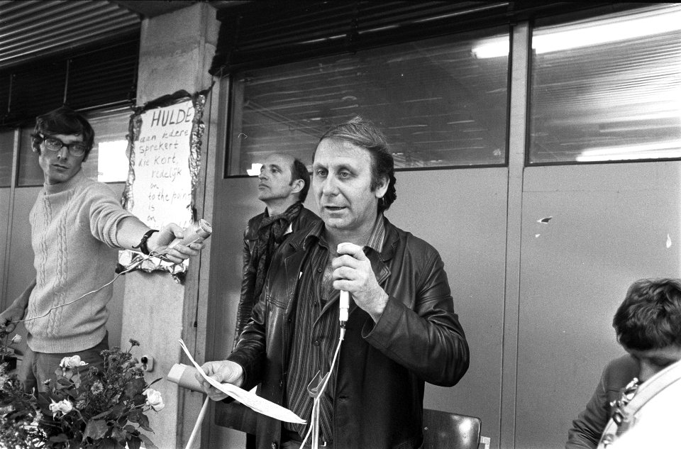 Besloten ledenvergadering BBK in Rietveldacademie Amsterd Oppositieleider Jan Si, Bestanddeelnr 922-8422