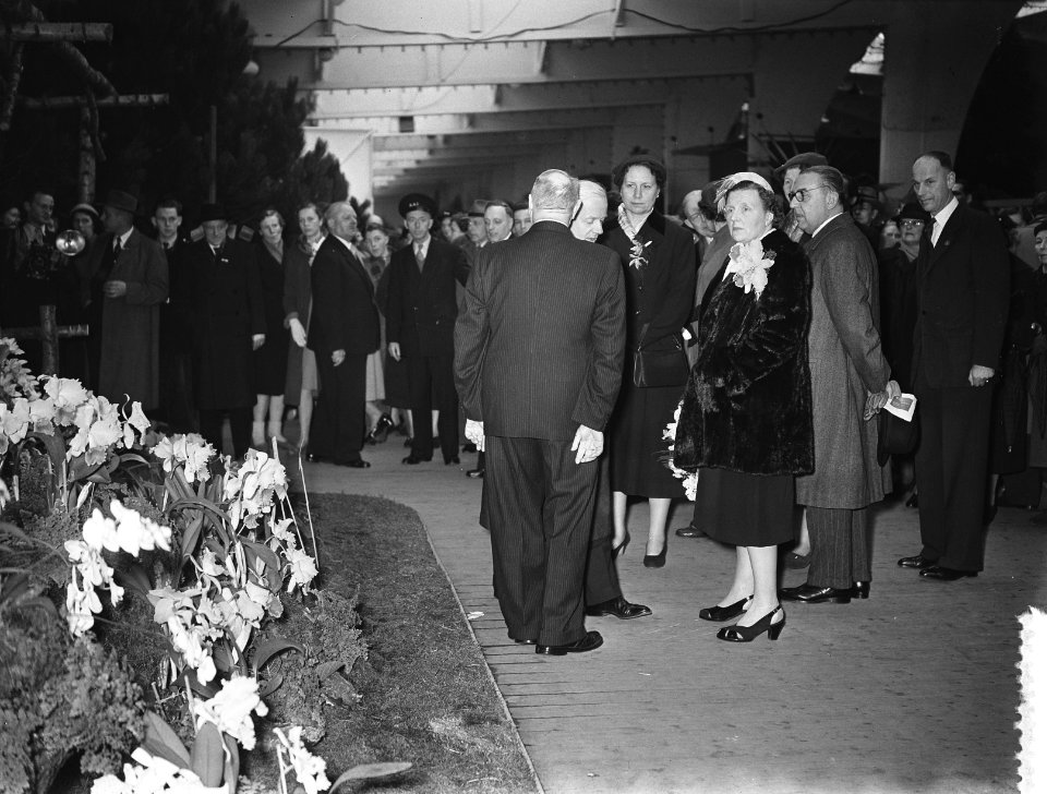 Bezoek koningin Juliana aan de Amstelflora in de RAI, Bestanddeelnr 906-3575