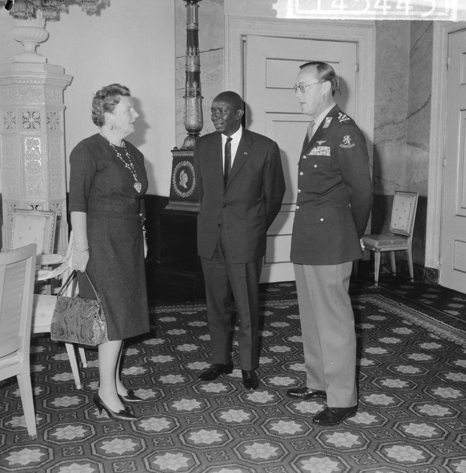 Bezoek Koning van Boeroendi Mwamboetsa IV aan paleis Soestdijk, Bestanddeelnr 914-5443