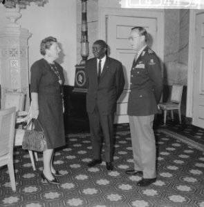 Bezoek Koning van Boeroendi Mwamboetsa IV aan paleis Soestdijk, Bestanddeelnr 914-5443