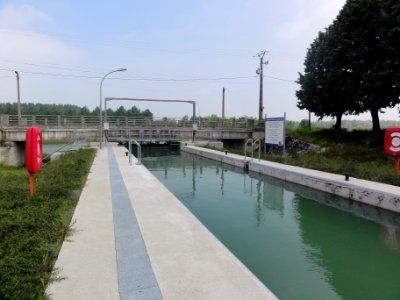 Berry-au-Bac (Aisne) écluse 1 Canal de l'Aisne à la Marne (vers confluence avec Canal latéral à l'Aisne)