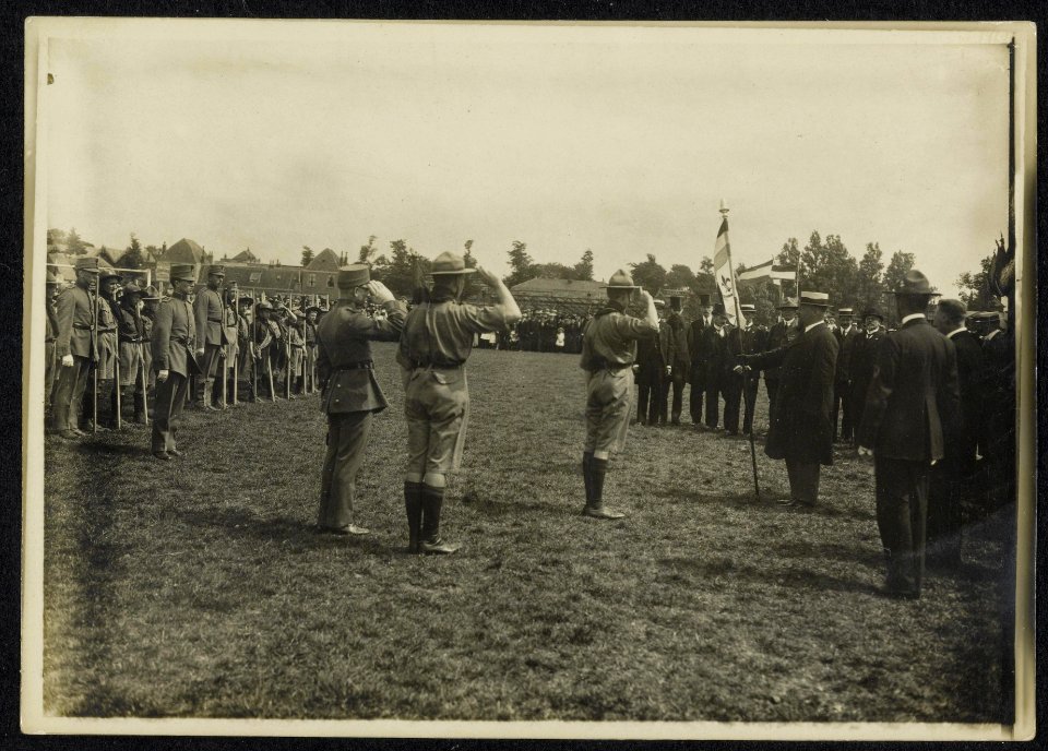Bijeenkomst van de padvinderij met padvinders, militairen, burgers en prins Hen…, Bestanddeelnr 158-1262