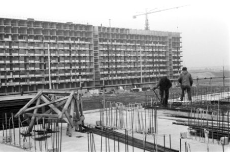 Bijlmermeer. Een der vele viaducten in de Bijlmer, Bestanddeelnr 921-1375