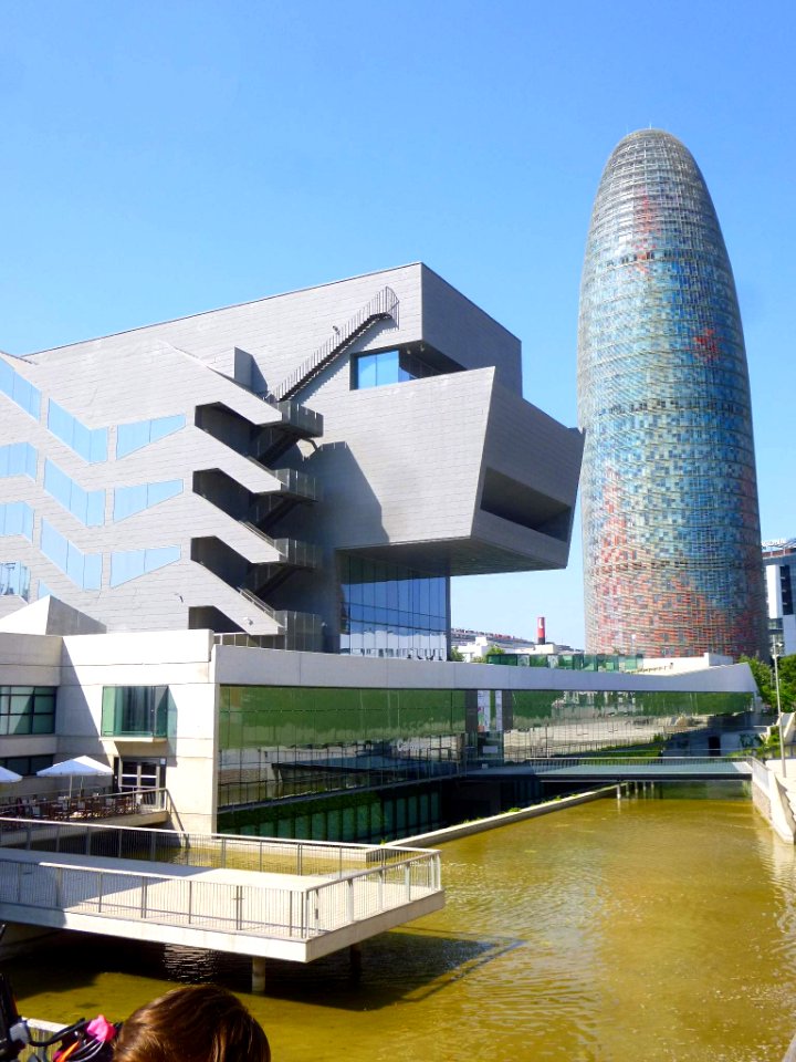 Barcelona - Disseny Hub Barcelona (Museu del Disseny de Barcelona) y Torre Agbar 1
