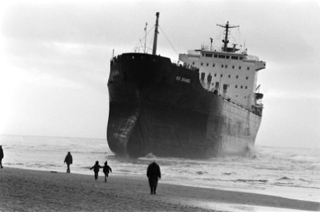 Bij Wassenaar is door de zware storm de Maltezer bulkcarrier Rio Grande aan de, Bestanddeelnr 933-5365