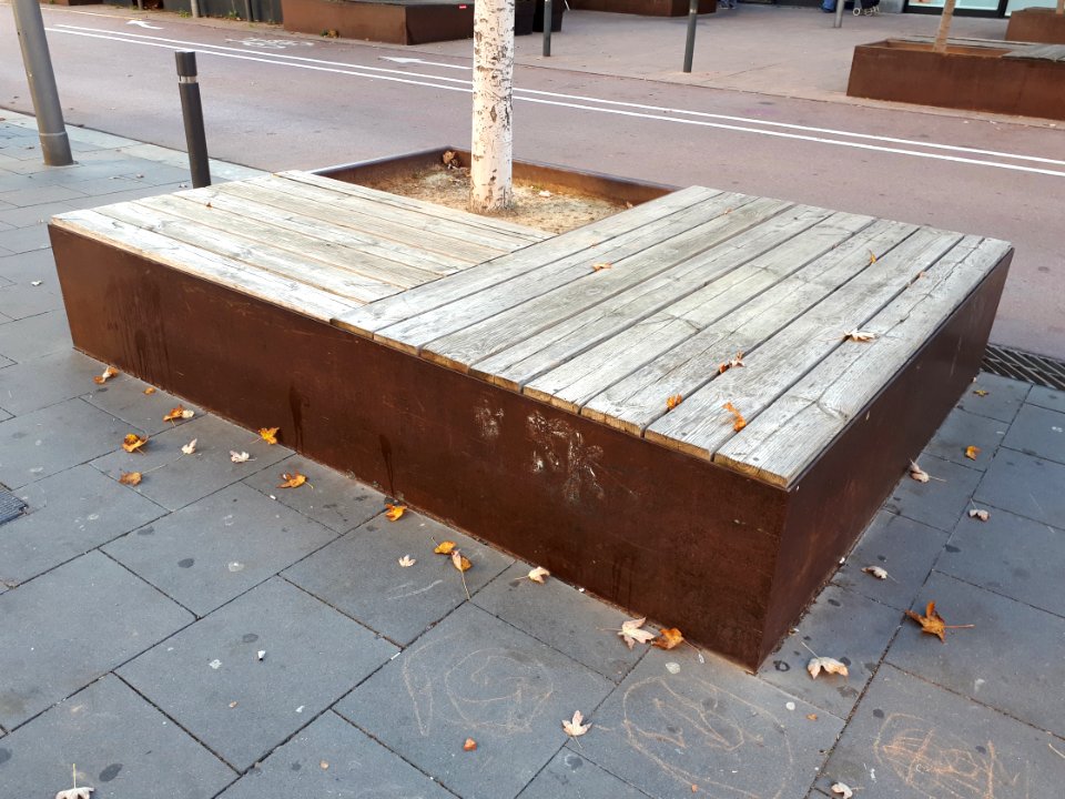 Barcelona tree seat 2017 A