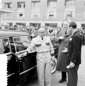 Barend Hoogeveen, voormalig chauffeur van koningin Juliana heeft op het Thomas à, Bestanddeelnr 906-3624