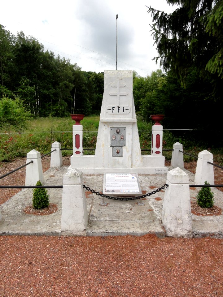Barisis-aux-Bois (Aisne) monument résistants FFI