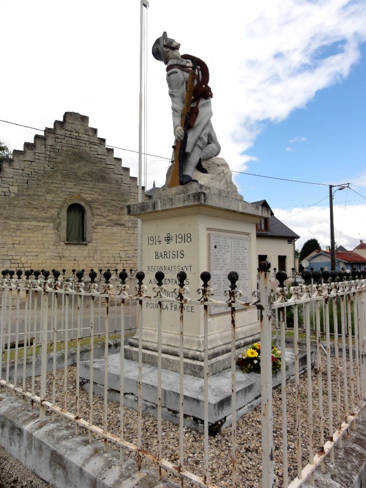 Barisis-aux-Bois (Aisne) monument aux morts