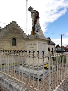 Barisis-aux-Bois (Aisne) monument aux morts