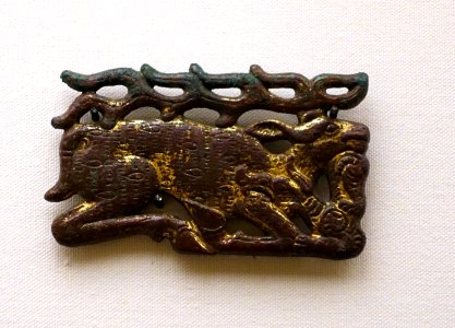 Belt plaques with animal combat scene, 1 of 2, Ordos region and western part of North China, 4th-3rd century BC, gilt bronze - Ethnological Museum, Berlin - DSC02164
