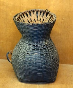 Belt basket for fishing, Khang - Vietnam Museum of Ethnology - Hanoi, Vietnam - DSC03194