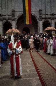Bezoek van koningin Juliana, prinsen Bernhard en Claus en prinses Beatrix aan Et, Bestanddeelnr 254-8307