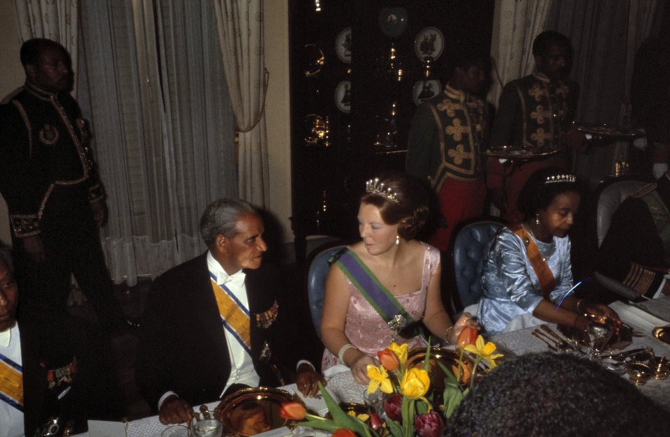 Bezoek van koningin Juliana, prins Bernhard, prinses Beatrix en prins Claus aan , Bestanddeelnr 254-8316
