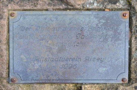 Alzeyer Schloss, Brunnen, Tafel