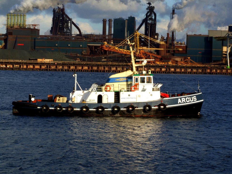 Argus IMO 8980672 in front of locks IJmuiden, Holland 09Dec2006 photo-4