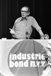 Arie Groenevelt spreekt op driedaagse congres Industriebond NVV, Bestanddeelnr 929-7539