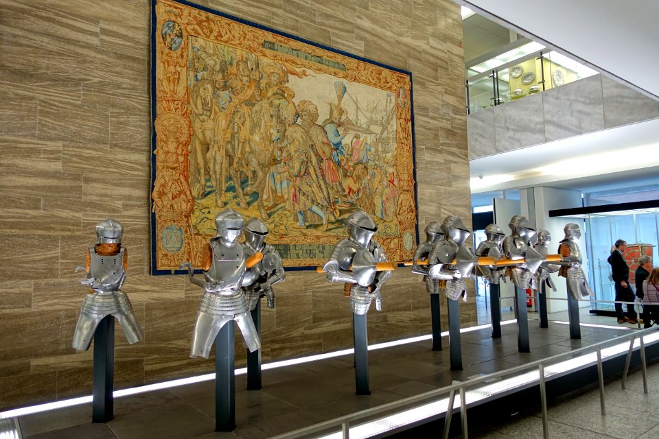 Armor display - Germanisches Nationalmuseum - Nuremberg, Germany - DSC02779