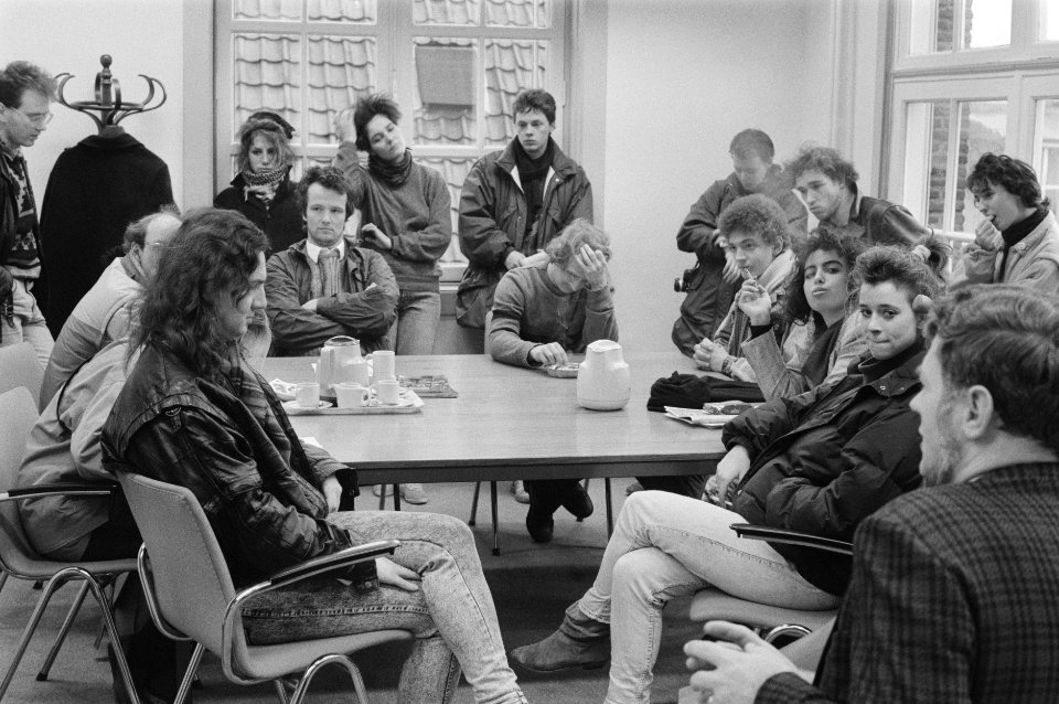 Arbeidsbureaus, jongeren, protesten, kortingen, Bestanddeelnr 934-4056