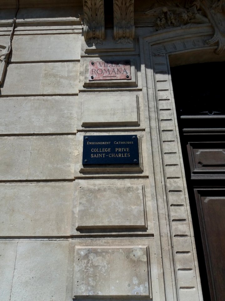 Arles - Collège Saint-Charles, plaque