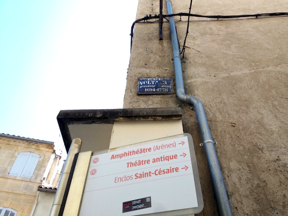 Arles - Rue Voltaire, plaque ancienne