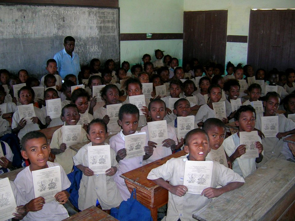 ANAKAO MADAGASCAR SOLIDARITE LAIQUE DON DE CAHIERS (6)