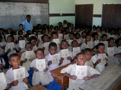 ANAKAO MADAGASCAR SOLIDARITE LAIQUE DON DE CAHIERS (6)