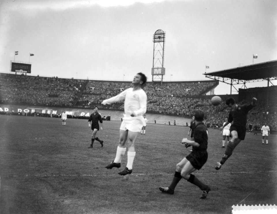 Amsterdam tegen Real Madrid 1-4 in het Olympisch Stadion te Amsterdam, Bestanddeelnr 910-4820