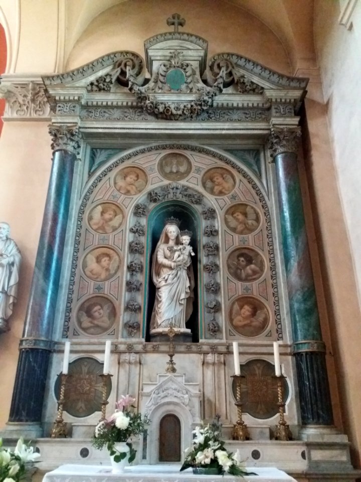 Amplepuis - Église Saint Pothin - Autel du Rosaire, retable de la Vierge